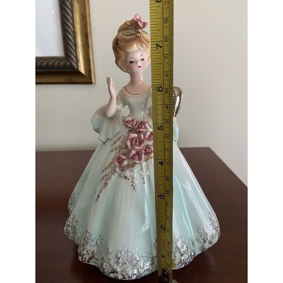 Josef Originals 8” Figurine - GIRL WITH WEDDING GIFT - Romance Series - Picture 9 of 9